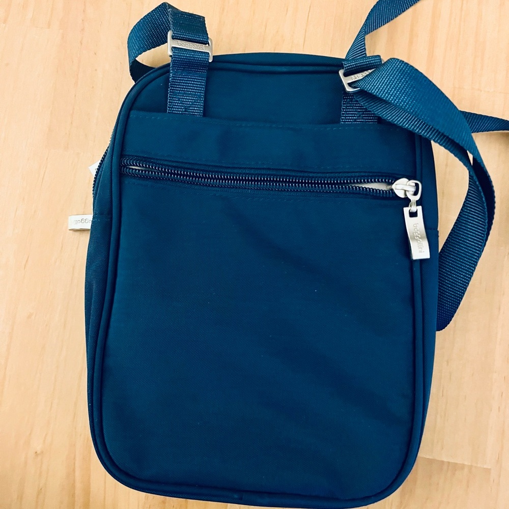 New Baggallini Dark Teal/Navy Crossbody Bag! - Picture 7 of 10
